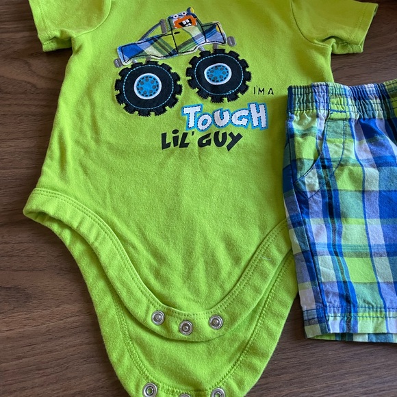 Garanimals 3-6 Month Like New Matching Short Set - Picture 2 of 3